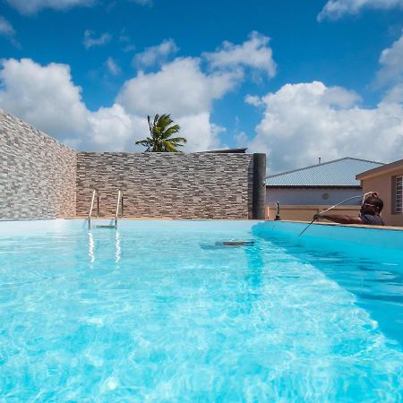 Evasion En Plein Coeur De La Ville Studio Jacuzzis Sauna Et Piscine Au Centre De Grand Anse Ngoại thất bức ảnh
