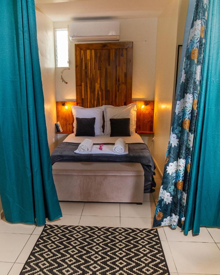 Evasion En Plein Coeur De La Ville Studio Jacuzzis Sauna Et Piscine Au Centre De Grand Anse Ngoại thất bức ảnh
